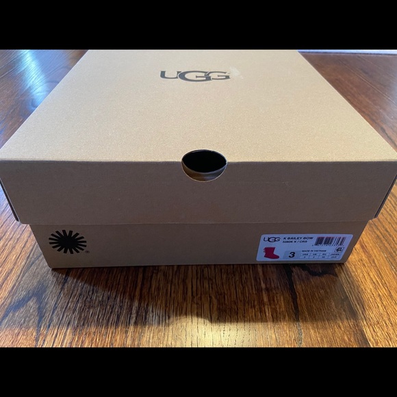 Uggs - Little Girl Soft Pink Bailey Boots w/ Bows - Picture 6 of 6